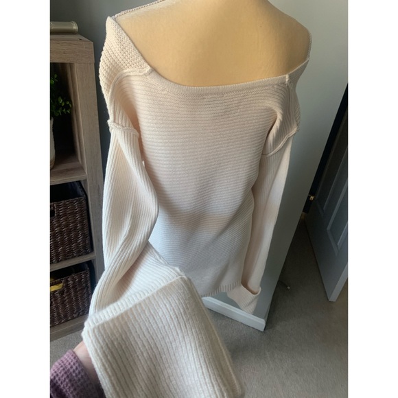 Shop the Mint - Oversized Knit Sweater - Picture 2 of 4